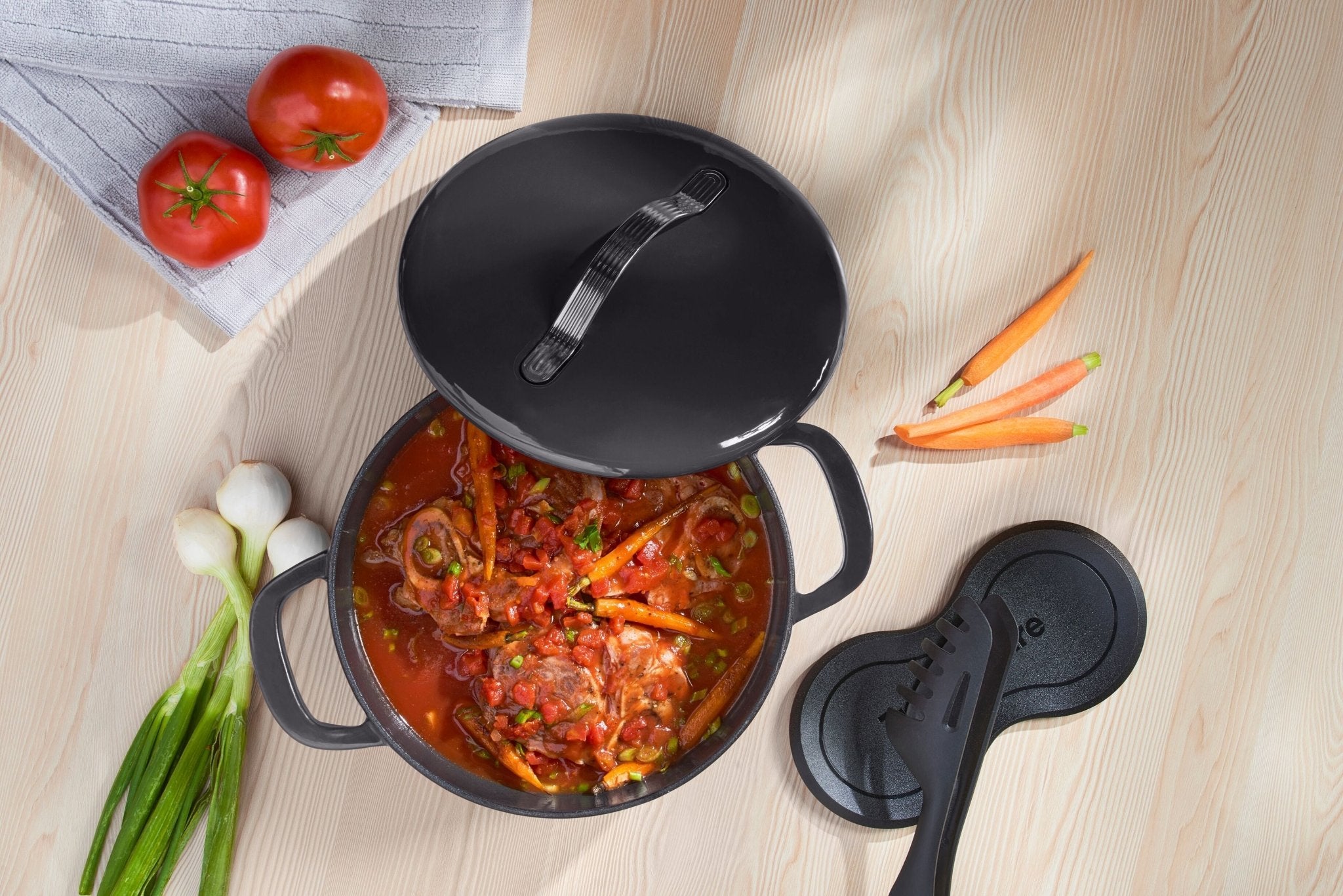 Cocotte en fonte émaillée ronde 5,4 l mijotage Tupperware® – OOBO