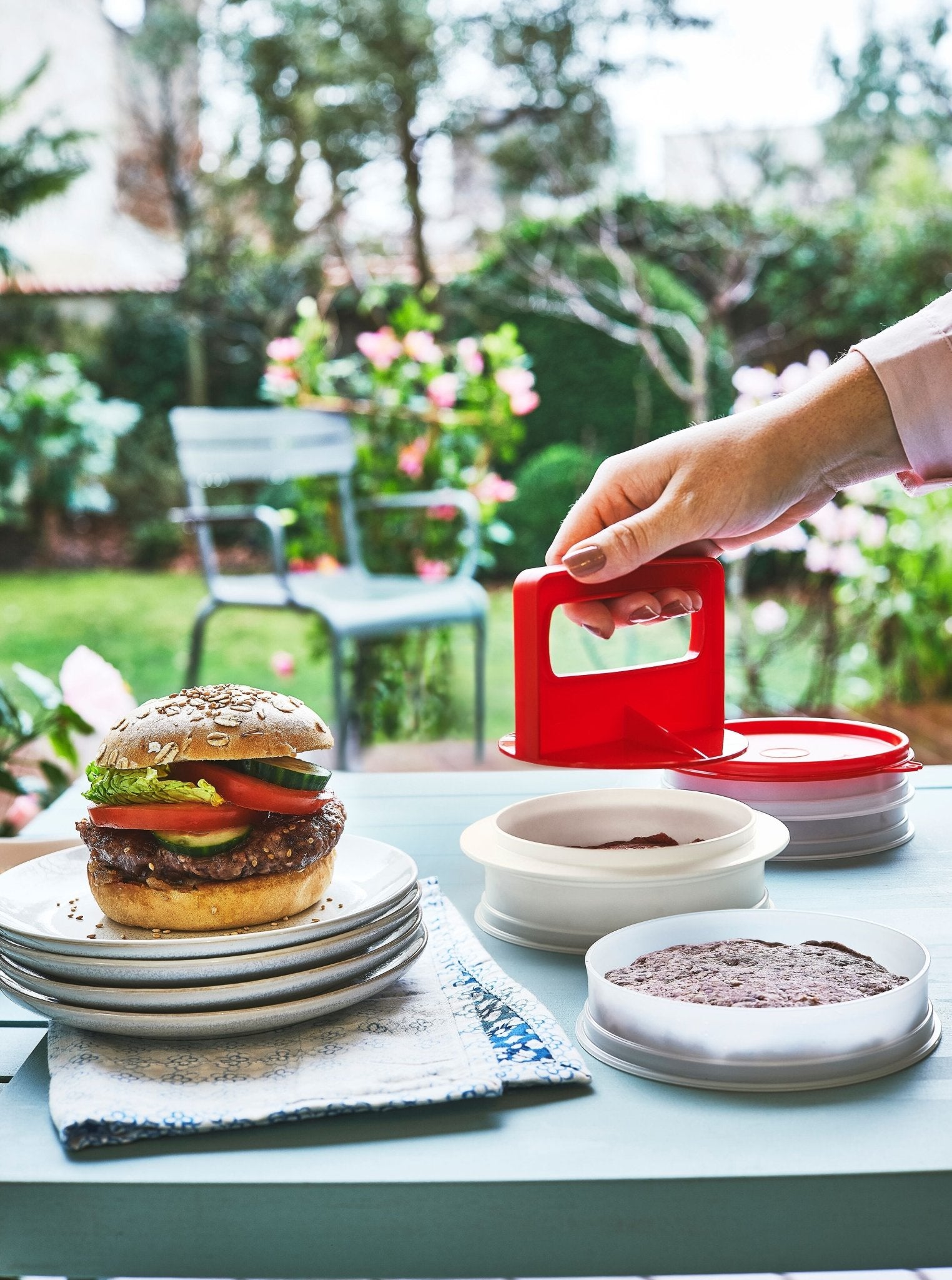 Hamburger press - Tupperware Europe